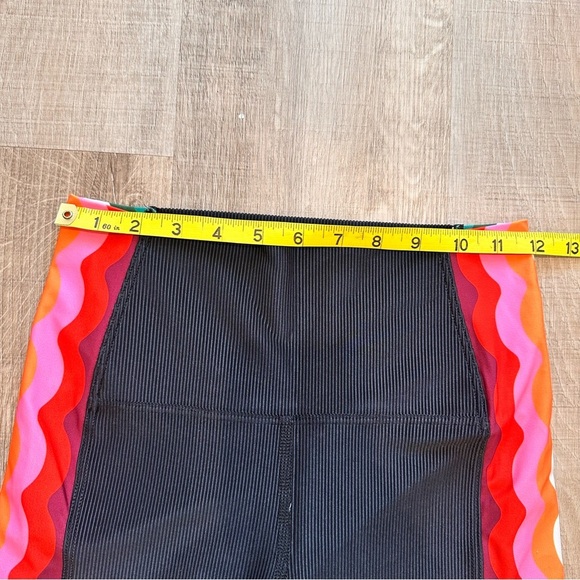 EUC Beach Riot Leggings size medium tropical wave high waist - Picture 8 of 8
